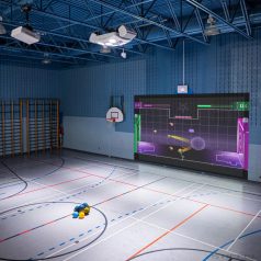   LÜ egy projektoros interaktív tornatermi rendszer (5200 Lumen)